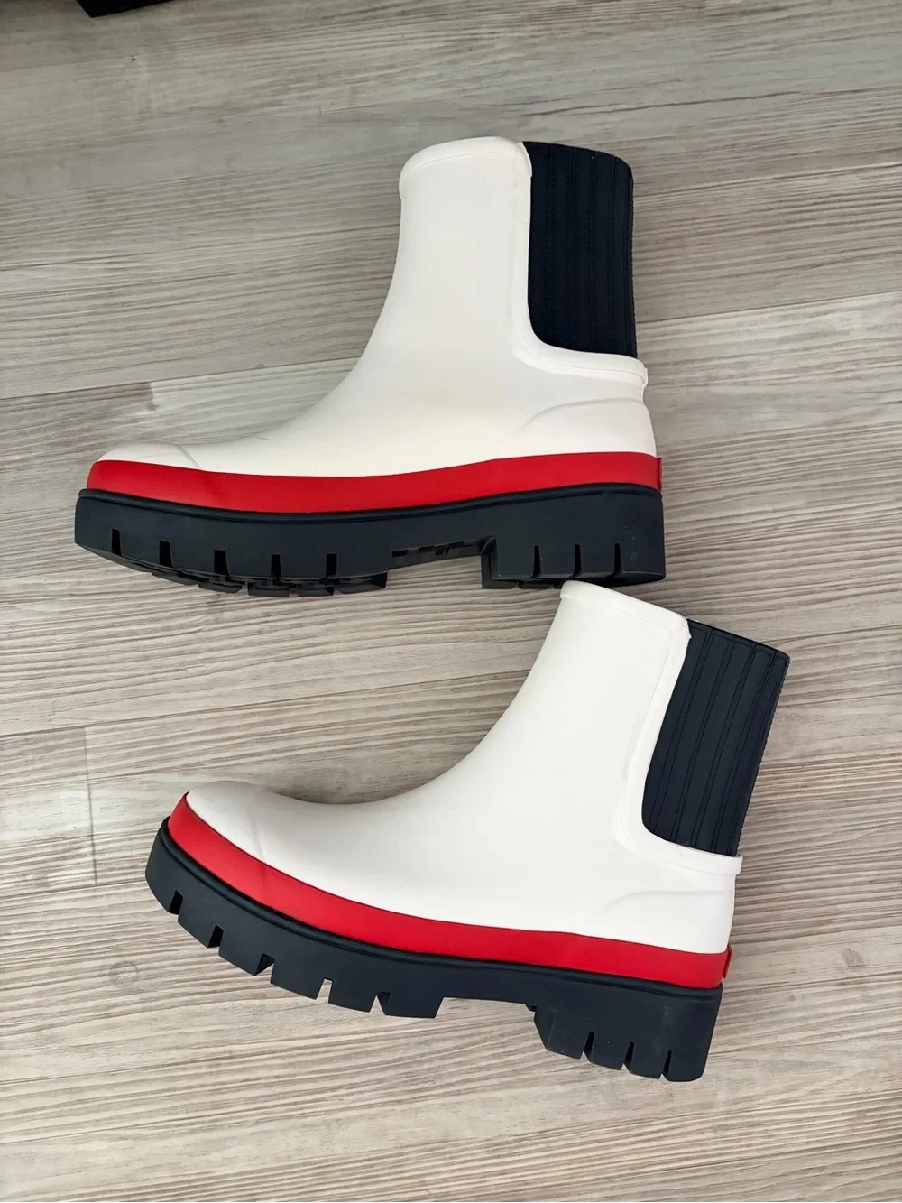 Women’s Tory Burch Foul weather hurricane boots Sz 9 ivory white